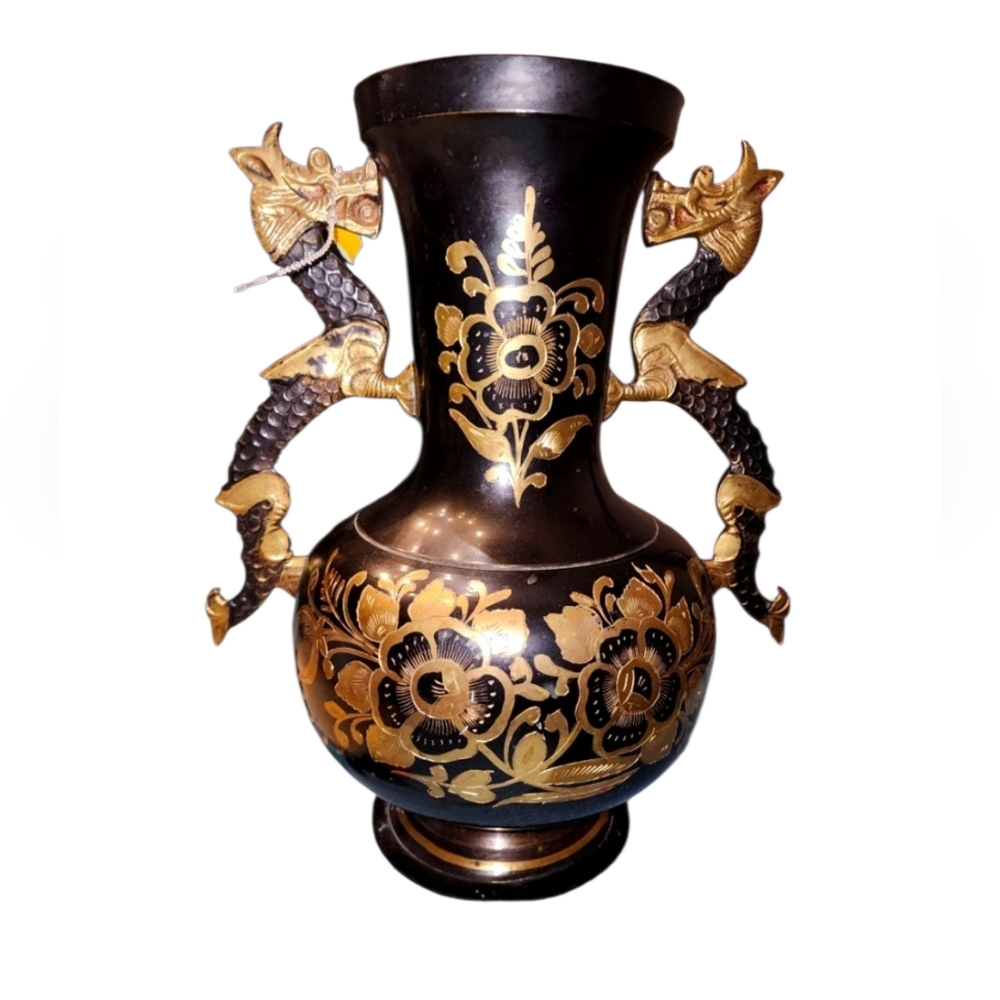 VINTAGE Gold engraved vase with dragon handles good conditionis made of metal